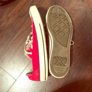 Red low top converse ❣️